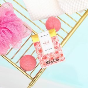 SPA LUXETIQUE Wellness Set für Frauen - 8tlg Rosenduft Bade Geschenkset für Frauen, Geburtstagsgeschenk Beauty Set mit Deko Badewanne, Weihnachtsgeschenke, Muttertagsgeschenk, Geschenke für Frauen 12